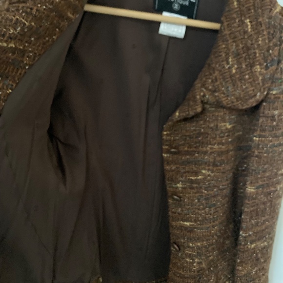 Vintage Chanel Blazer - Picture 2 of 4